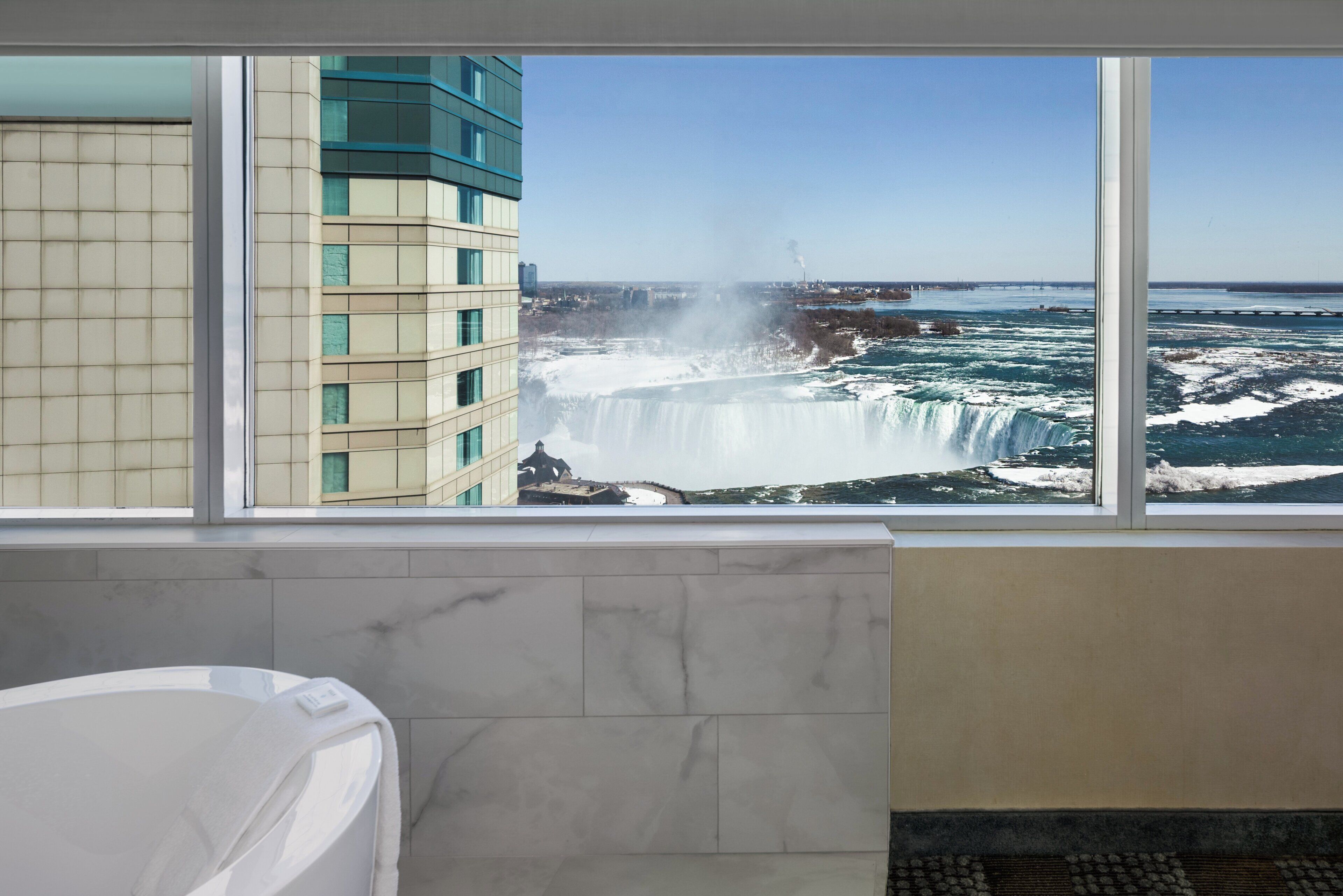 Standard Room, 1 King Bed, Jetted Tub (Falls View)