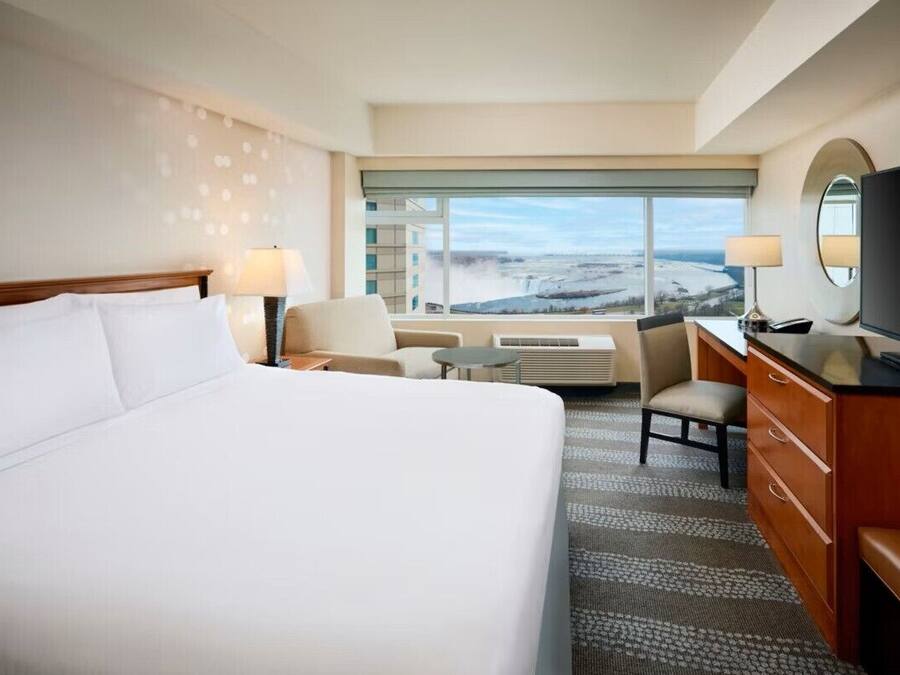 Quarto standard, 1 cama King, banheira de hidromassagem (Falls View) | Vista do quarto