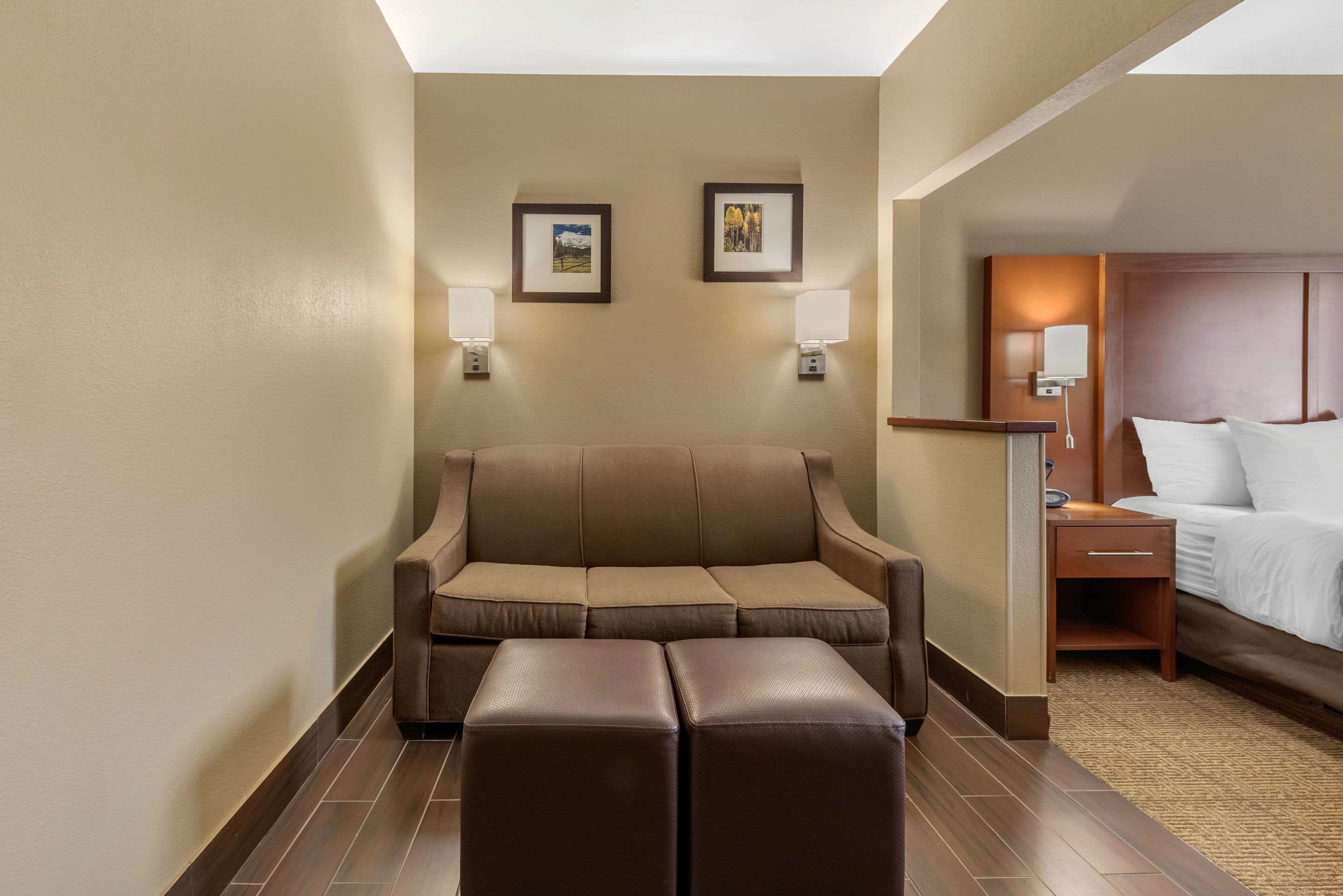 suite, 1 king bed, non smoking | premium bedding, down duvets, desk, laptop workspace