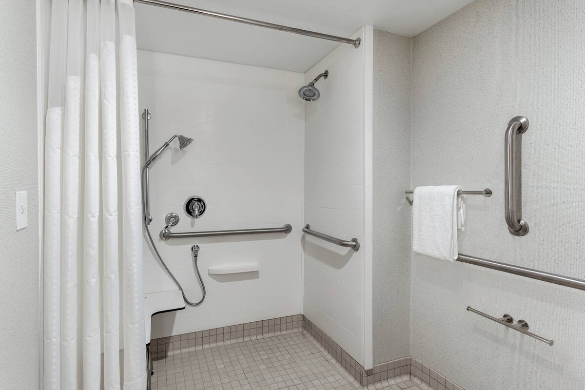 Standard Room, 1 King Bed, Accessible (Mobility Accessible) | In-room safe, desk, iron/ironing board, WiFi (free)