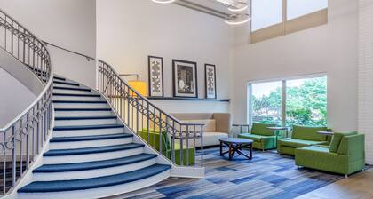 Holiday Inn Express Hotel & Suites Chicago-Midway Airport by IHG