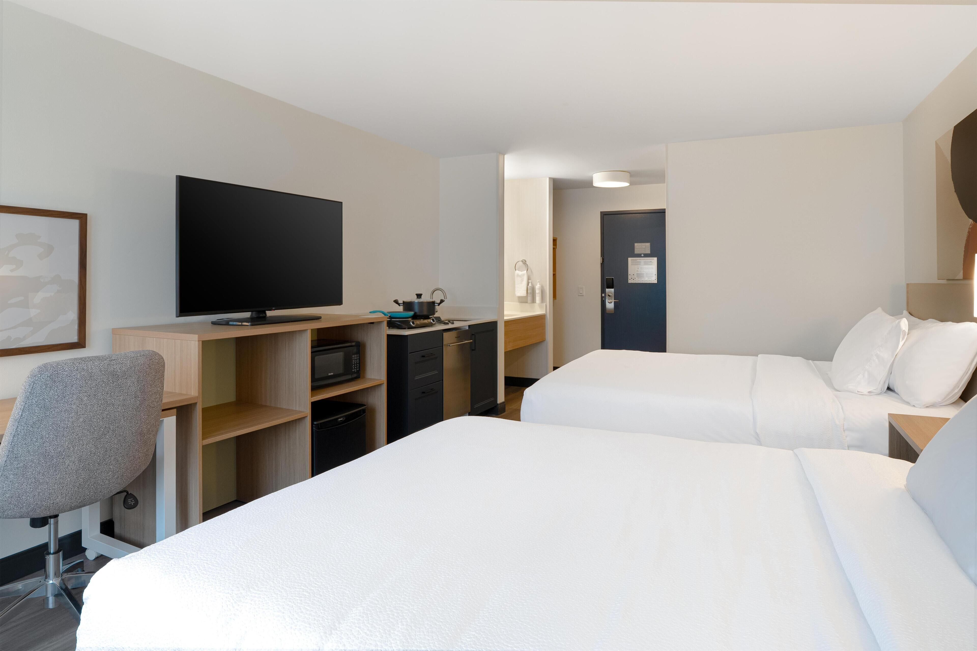 Room, 2 Queen Beds, Kitchenette