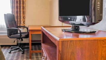 Bureau, fer et planche à repasser, Wi-Fi gratuit, draps fournis
