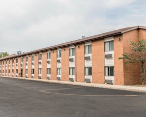 Exterior - Quality Inn Grand Rapids North (Grand Rapids)