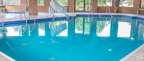 Kolam renang tertutup