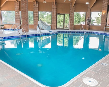 Indoor pool. Quality Inn Grand Rapids North