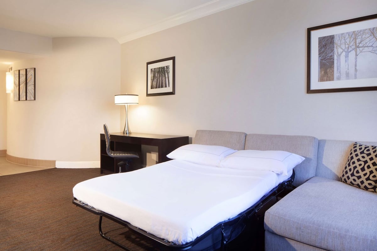 Premium bedding, pillowtop beds, in-room safe, iron/ironing board