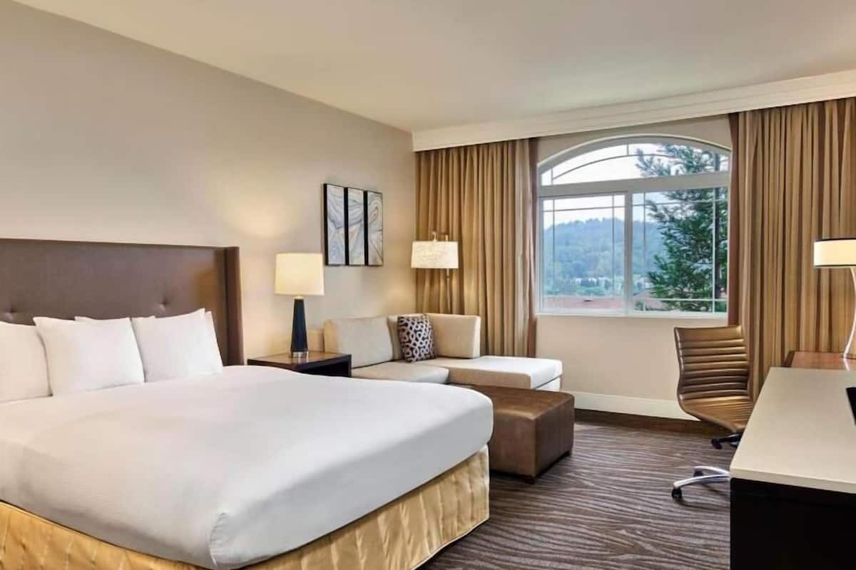 Premium bedding, pillowtop beds, in-room safe, iron/ironing board