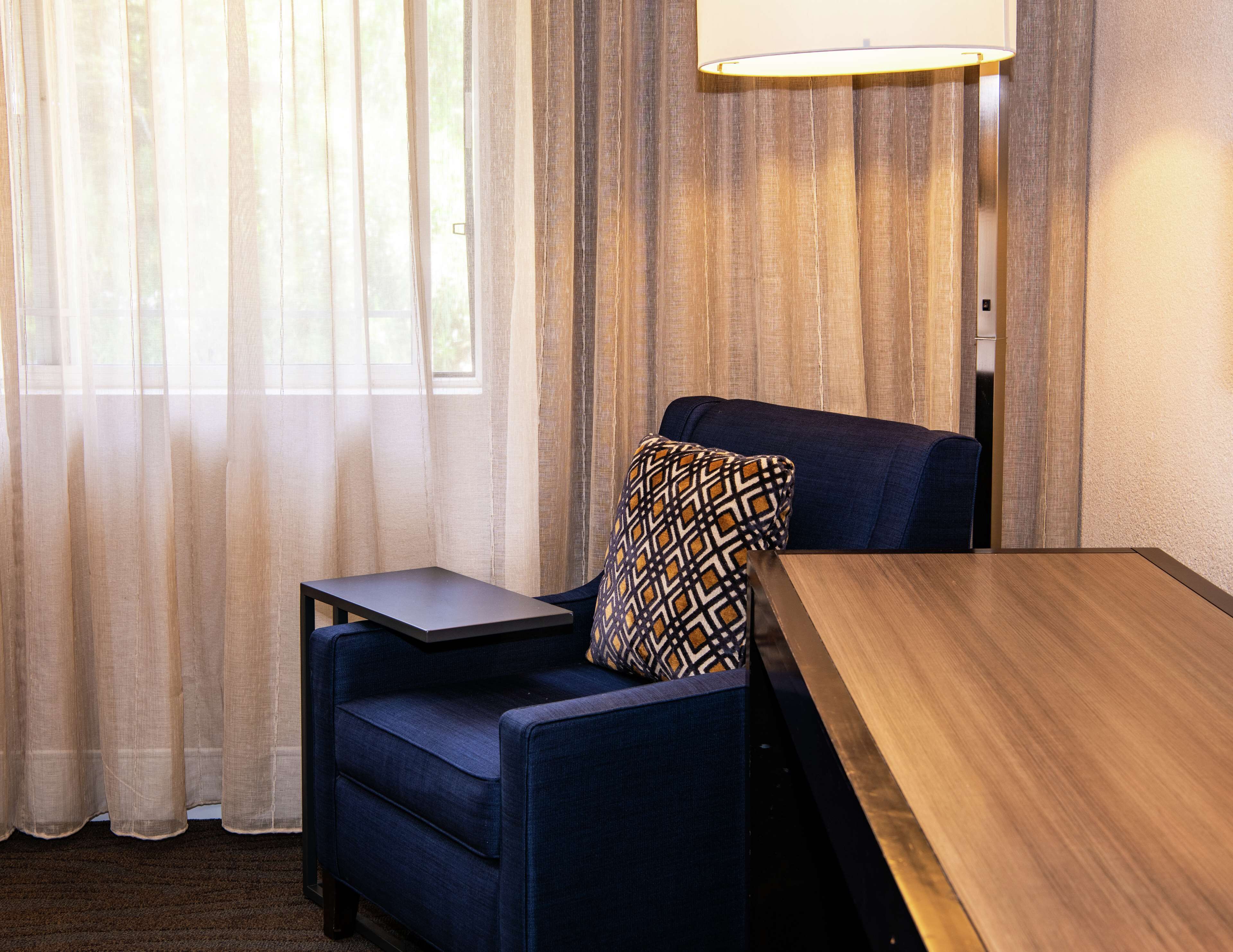 flat-screen tv, mp3 dock