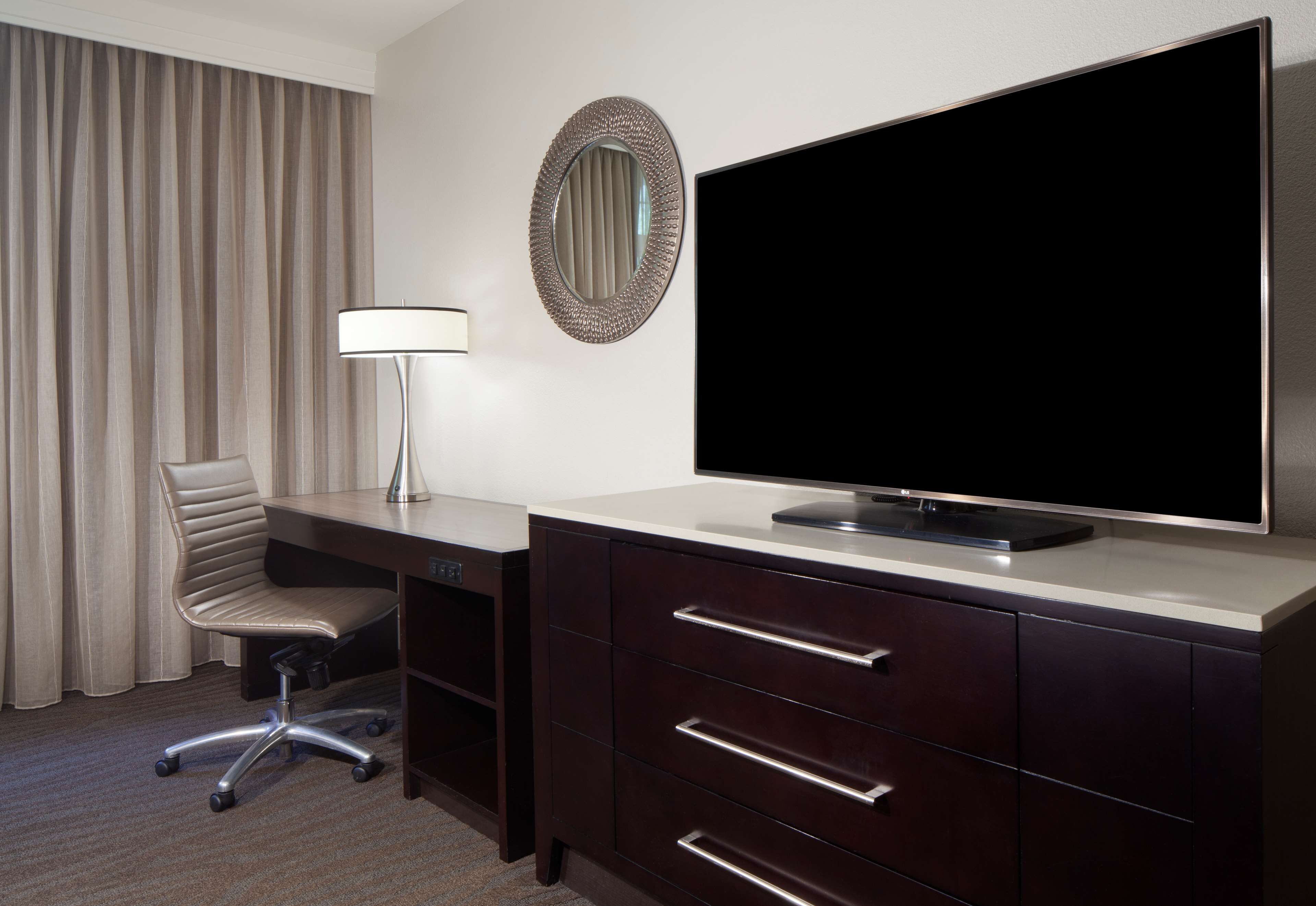 高档床上用品、加厚床垫、客房内保险箱、熨斗/熨衣板