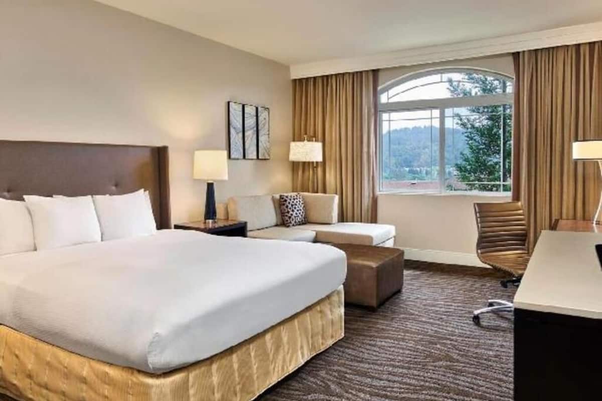 Premium bedding, pillowtop beds, in-room safe, iron/ironing board