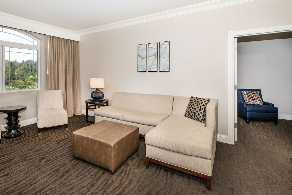 Living area | Flat-screen TV, MP3 dock