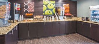 La Quinta Inn & Suites by Wyndham O'Fallon, IL - St. Louis