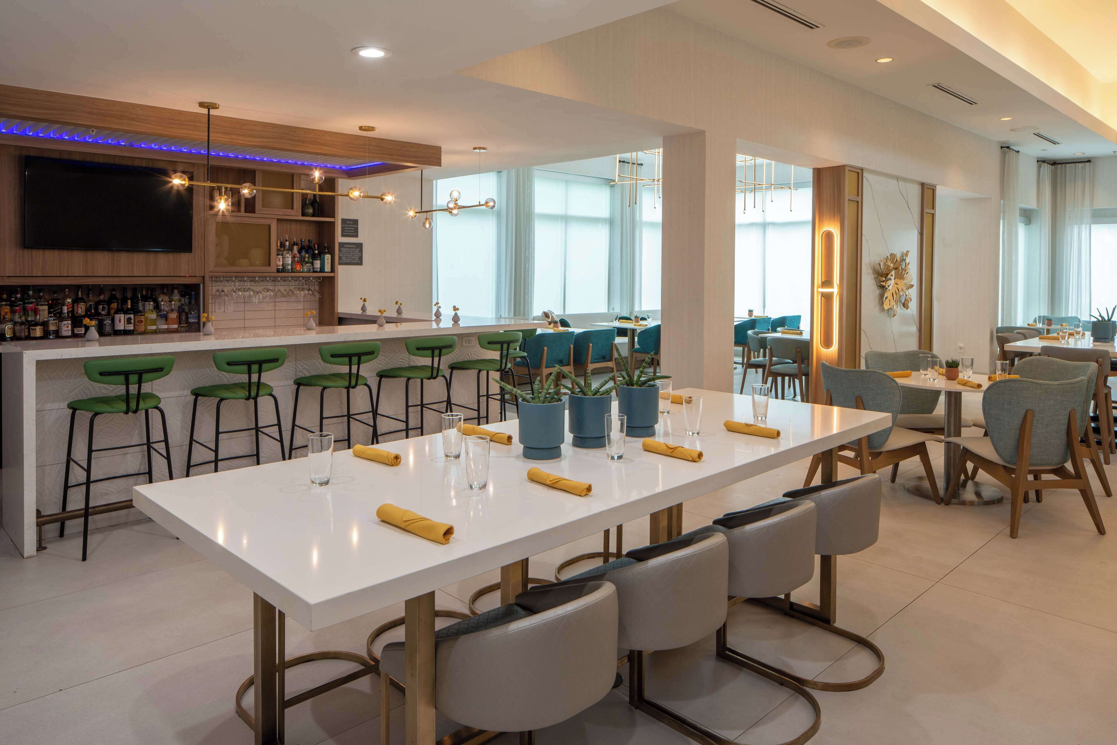 breakfast and dinner served, american cuisine