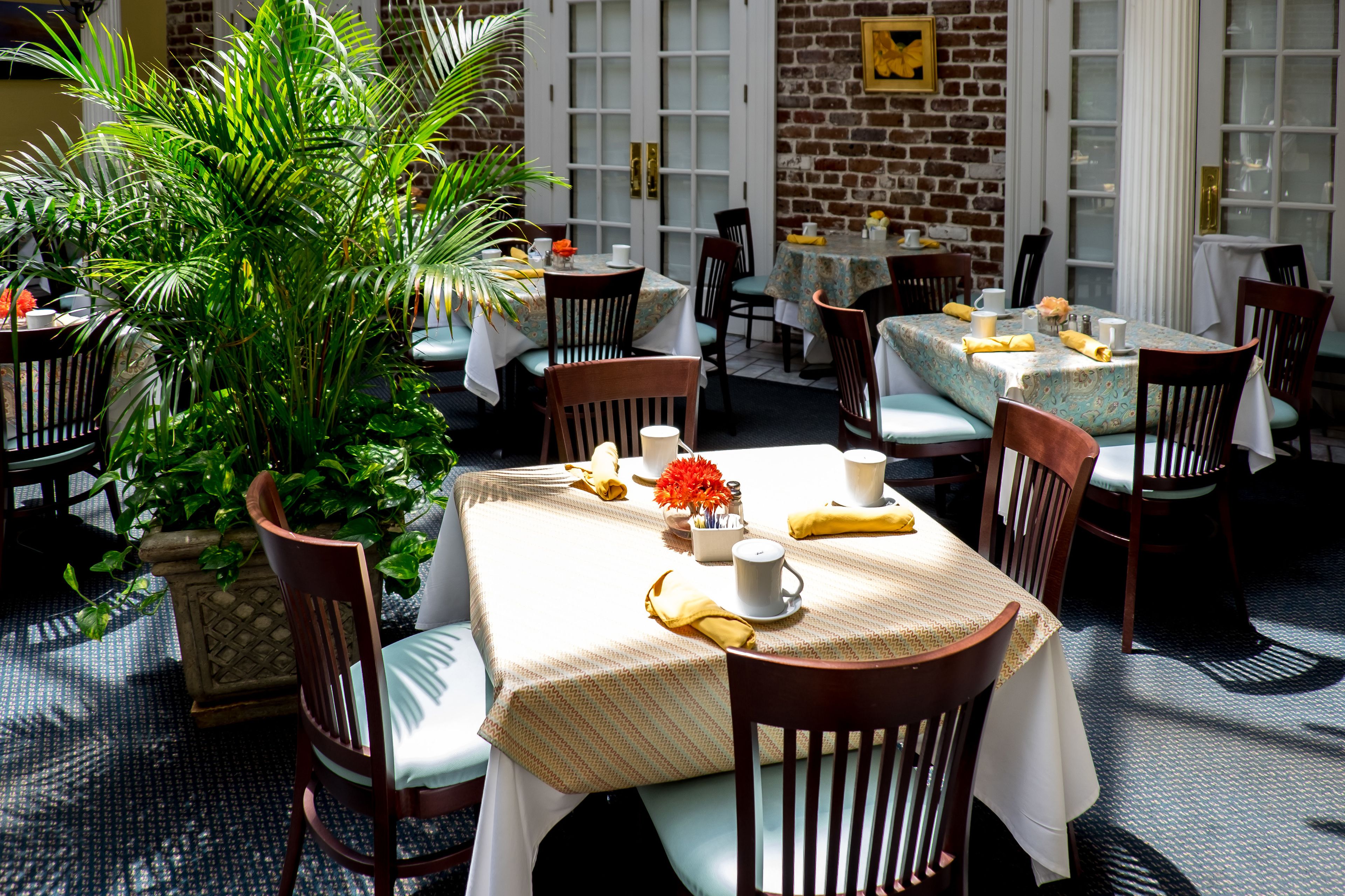 free daily full breakfast