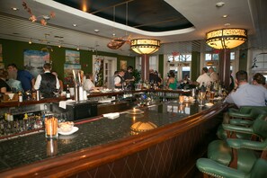 Sports bar - The Marshall House, Historic Inns of Savannah (Savannah)