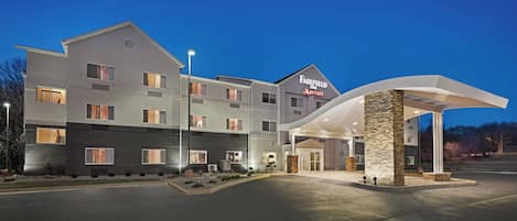 A Fairfield Inn & Suites by Marriott hotel with a modern design, featuring a spacious entrance and a well-lit facade.