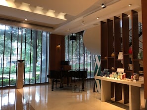 Lobby lounge