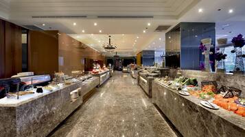 Daily self-serve breakfast (TWD 660 per person)