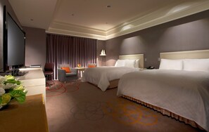Deluxe Twin Room, 2 Double Beds | 1 bedroom, in-room safe, desk, laptop workspace