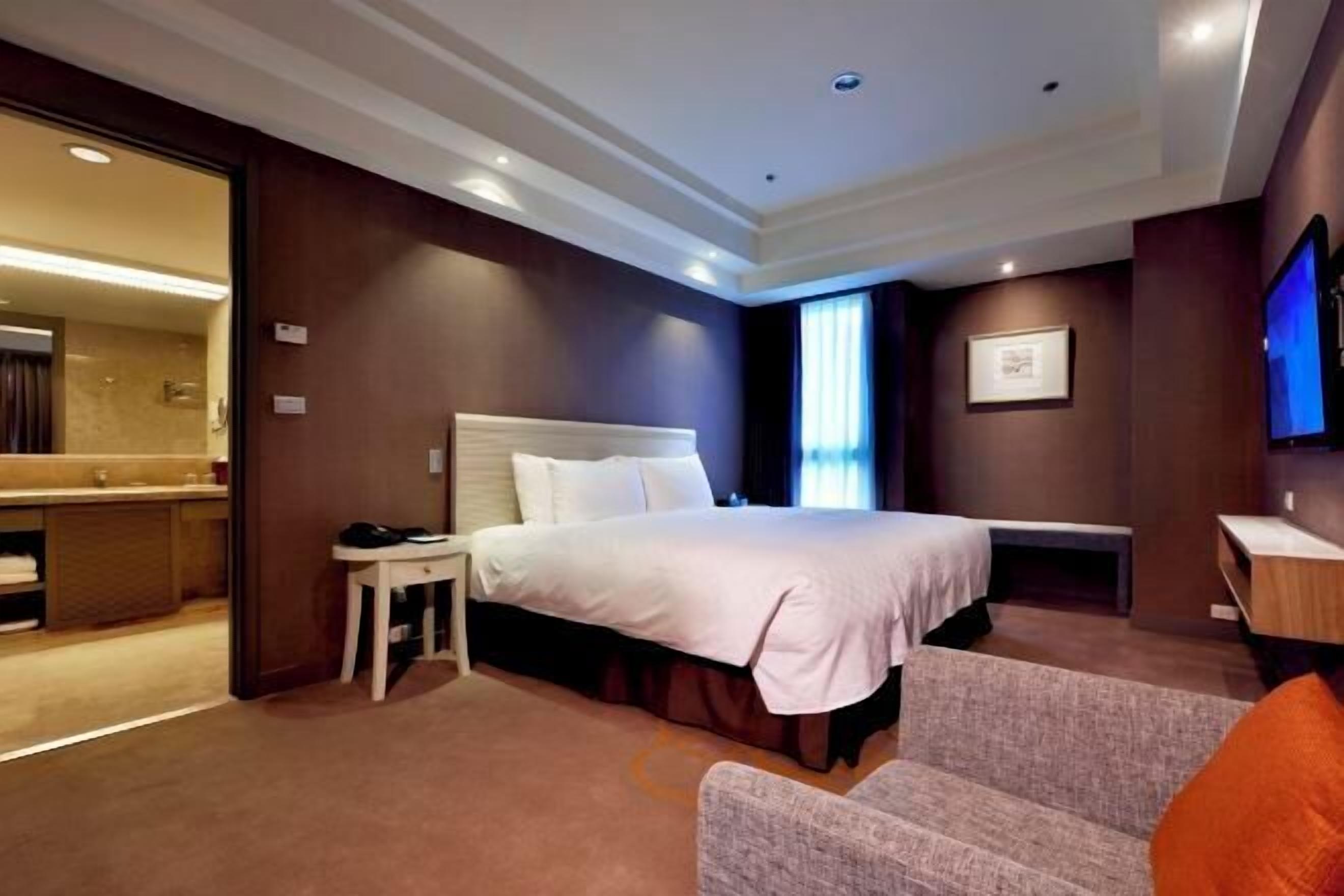 In-room safe, desk, laptop workspace, blackout curtains