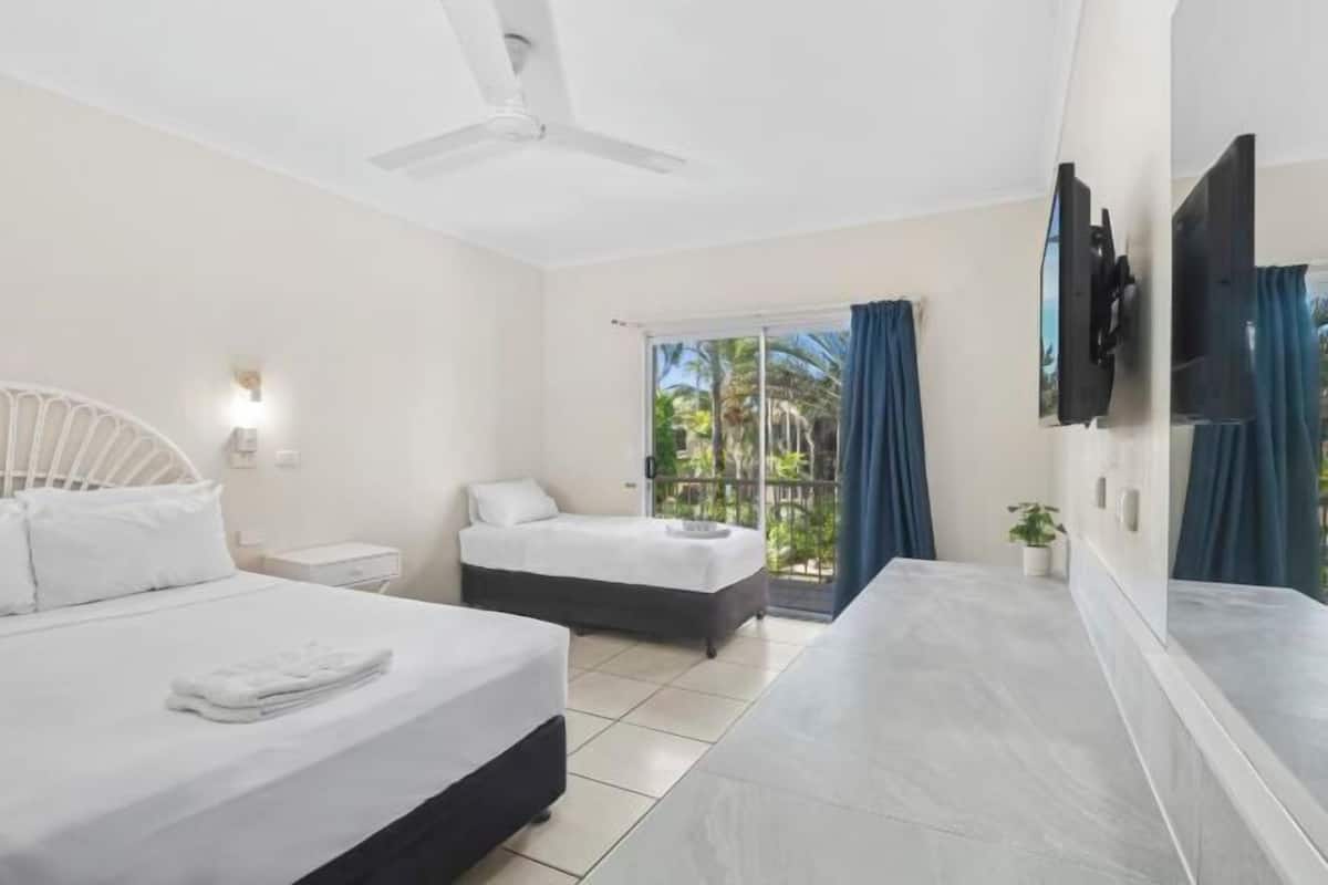 2 bedrooms, laptop workspace, free WiFi, bed sheets