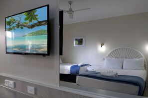 Laptop workspace, free WiFi, bed sheets, alarm clocks -  Hotel Tropiq (Cairns North)