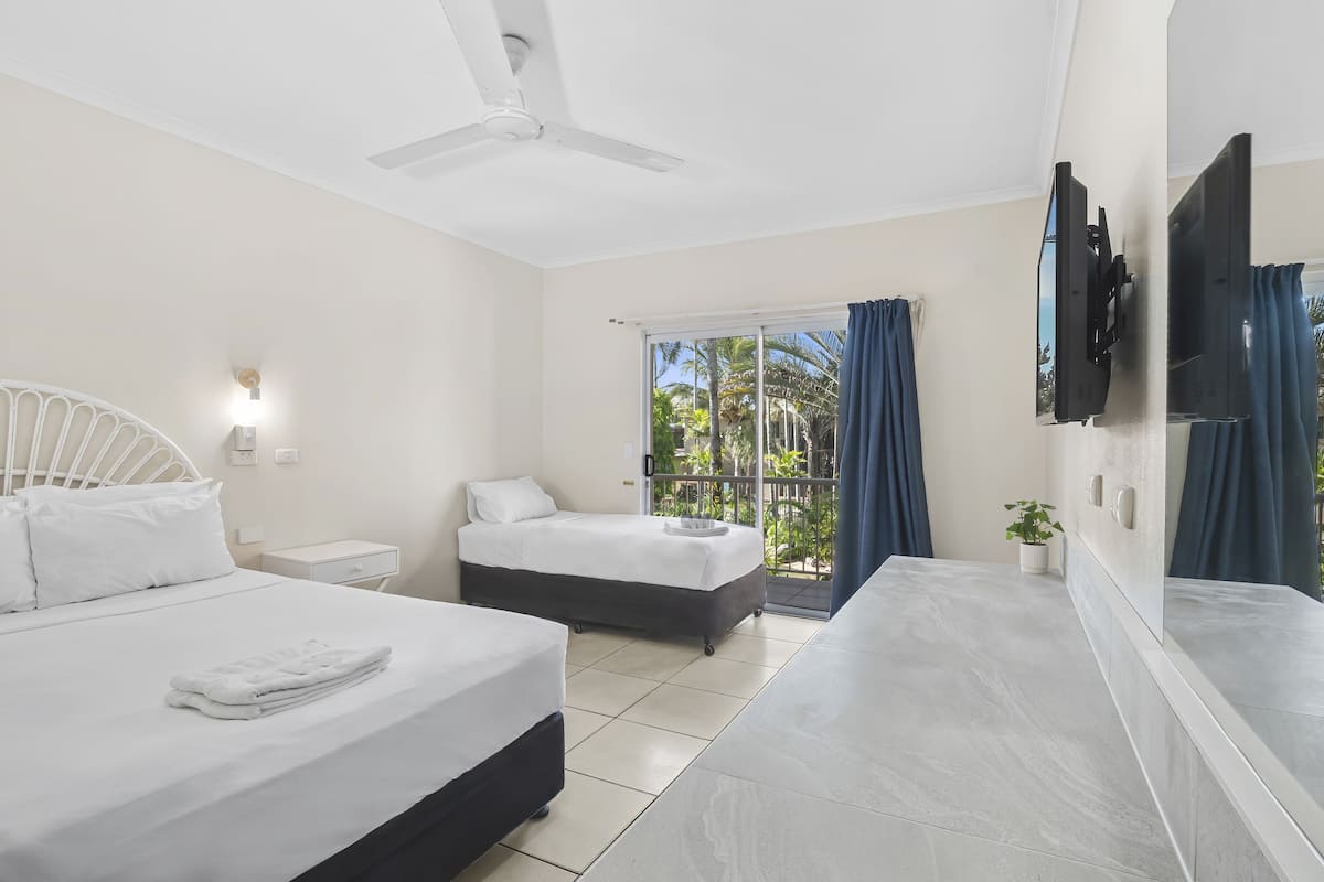 Deluxe Twin Room | 2 bedrooms, laptop workspace, free WiFi, bed sheets
