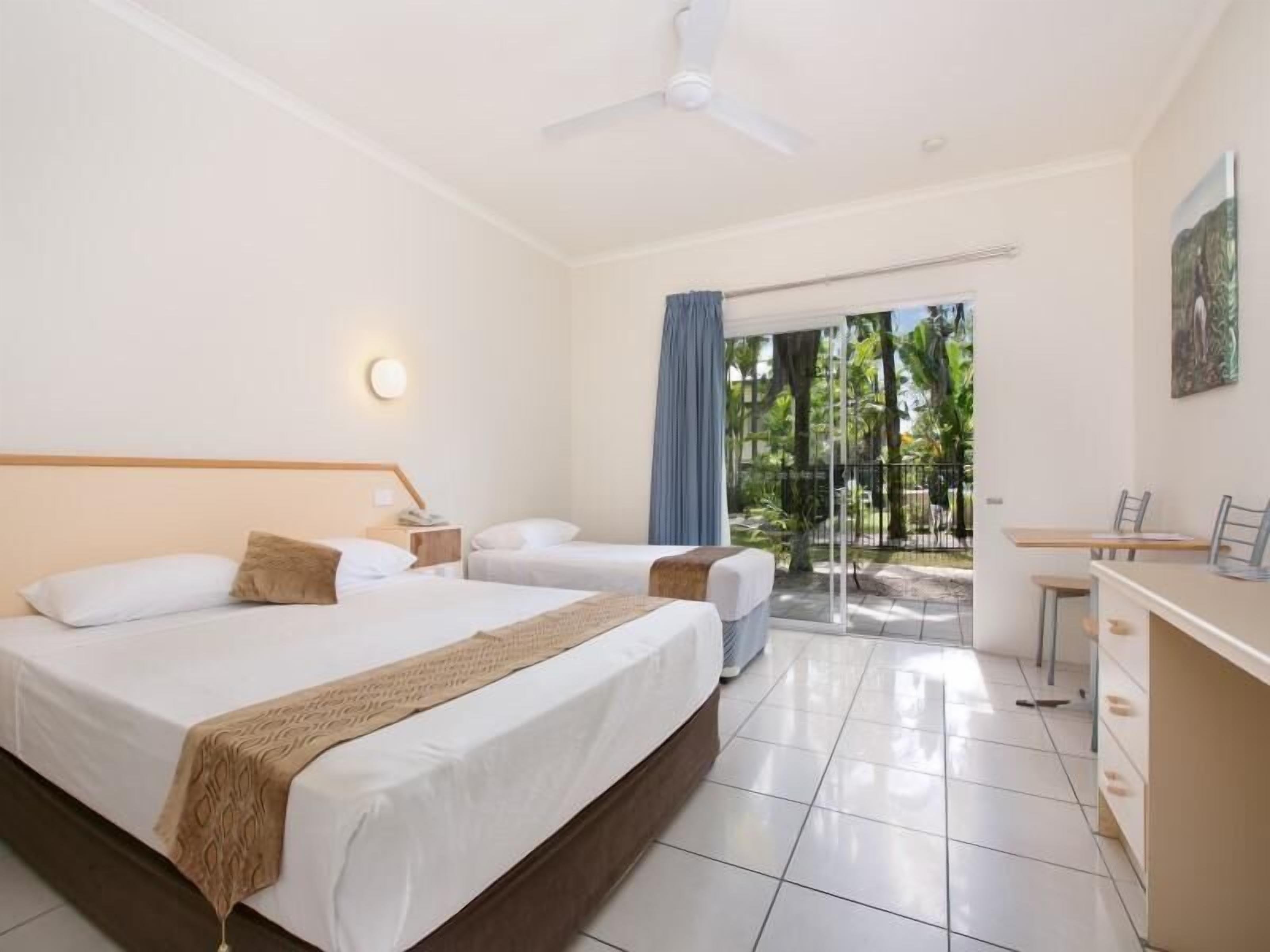 Arbetsyta för laptop, gratis wi-fi, sängkläder och väckarklockor