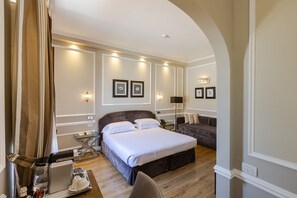 Double Prestige Duomo view | 迷你吧、客房内保险箱、办公桌、遮光窗帘