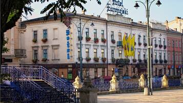 Vista frontal de la propiedad