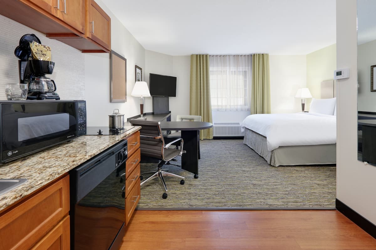 studio suite, 1 queen bed | blackout curtains, iron/ironing board, free cots/infant beds