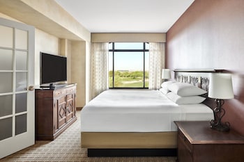 Hypo-allergenic bedding, pillowtop beds, in-room safe, desk at Scottsdale Marriott at McDowell Mountains