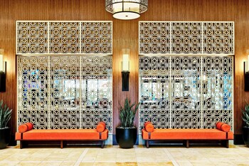 Hotel entrance and lobby at Scottsdale Marriott at McDowell Mountains
