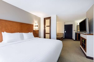 Junior Suite, 1 King Bed, Non Smoking | Premium bedding, in-room safe, desk, laptop workspace