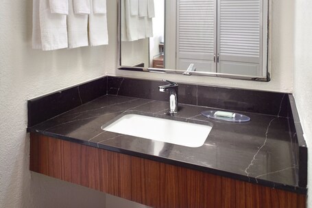 Courtyard by Marriott Myrtle Beach Broadway - Image 11