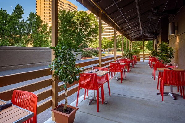Cafe - Crowne Plaza Memphis Downtown Hotel by IHG (Memphis)