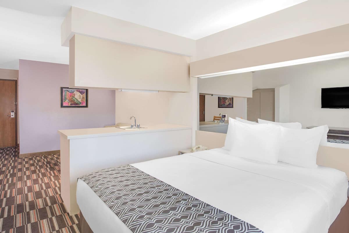 Studio Suite, 1 Queen Bed with Sofa bed, Non Smoking (Non-Pet Friendly) | Desk, iron/ironing board, free cribs/infant beds, free WiFi