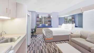 Studio Suite, 1 giường cỡ queen và sofa giường, phù hợp cho người khuyết tật (Non-Pet Friendly) | Bàn, bàn ủi/dụng cụ ủi quần áo, nôi (giường cho trẻ sơ sinh) miễn phí