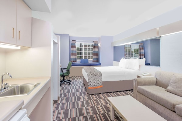 Studiosuite, 1 Queen-Bett und Schlafsofa, barrierefrei, Nichtraucher (Non-Pet Friendly) | Schreibtisch, Bügeleisen/Bügelbrett, kostenlose Babybetten
