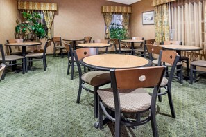 Lobby - Ramada by Wyndham Frisco (Frisco)