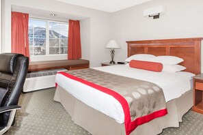 In-room safe, desk, iron/ironing board, free cots/infant beds - Ramada by Wyndham Frisco (Frisco)