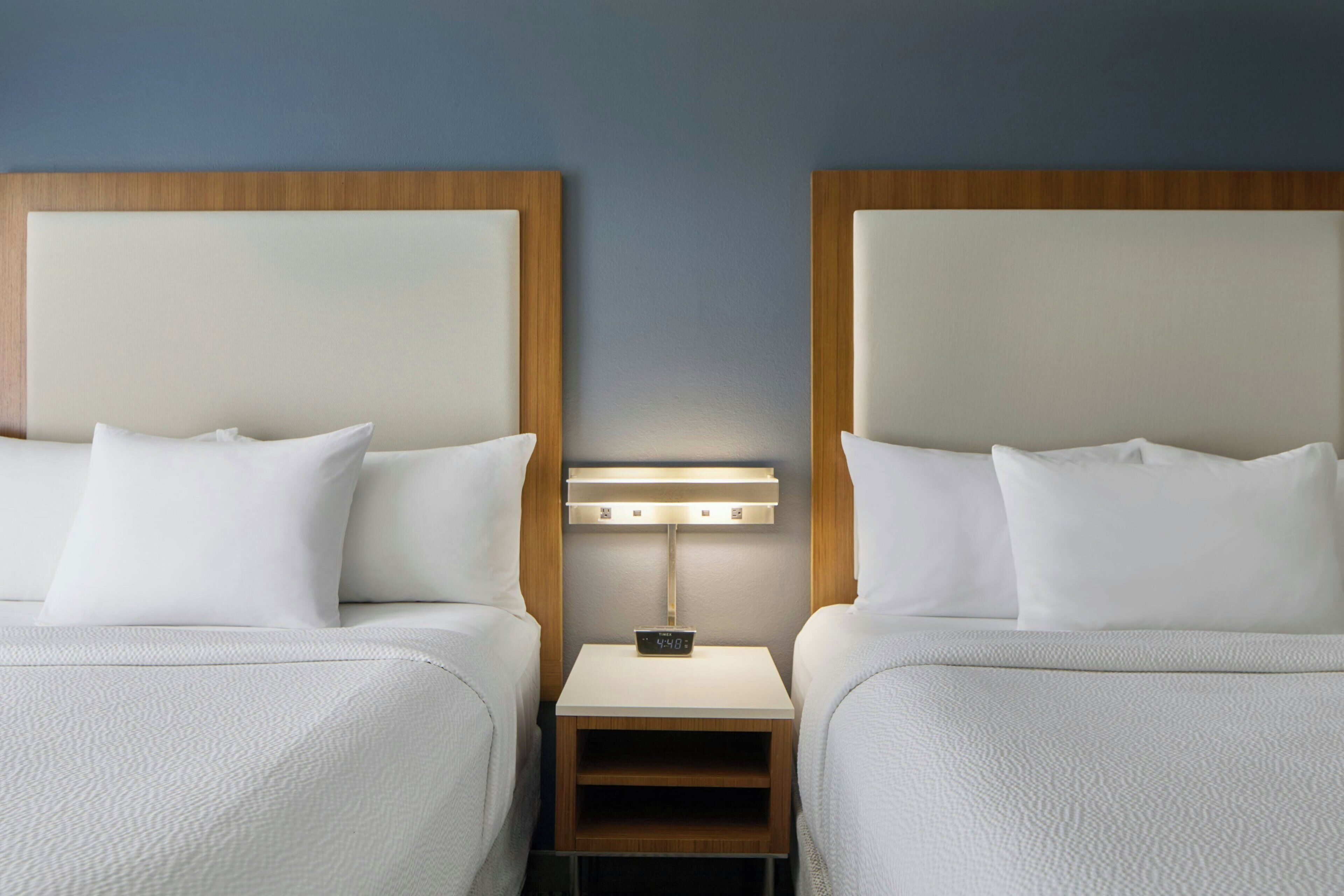 Hochwertige Bettwaren, Daunenbettdecken, Pillowtop-Betten, Schreibtisch