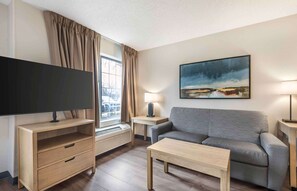 Deluxe Studio, 1 King Bed with Sofa bed, Non Smoking | Desk, iron/ironing board, free WiFi - Extended Stay America Suites DC Alexandria Eisenhower Ave (Alexandria)