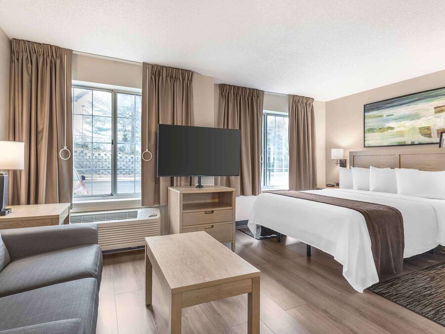 Desk, iron/ironing board, free WiFi