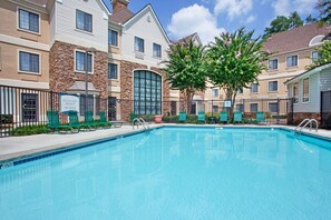 Seasonal outdoor pool - Sonesta ES Suites Atlanta Alpharetta Avalon (Alpharetta)