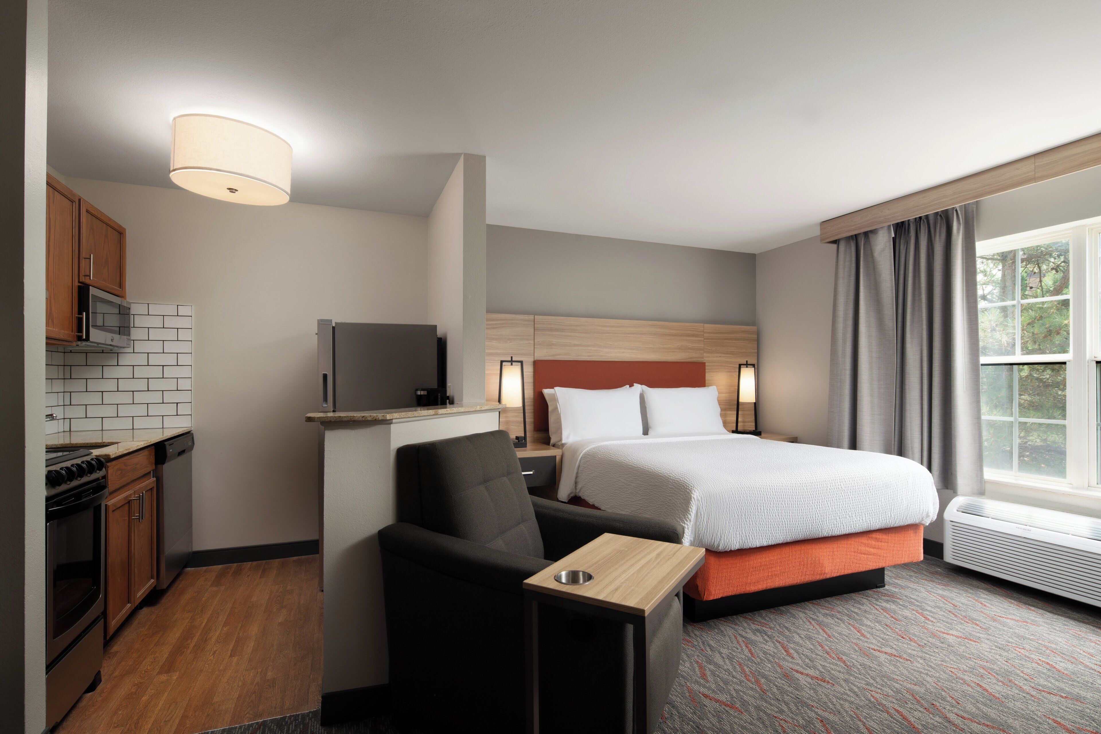 Luxe beddengoed, donsdekens, pillowtop-bedden, een kluis op de kamer