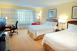 Premium bedding, desk, laptop workspace, iron/ironing board - Courtyard by Marriott Hartford Manchester (Manchester)