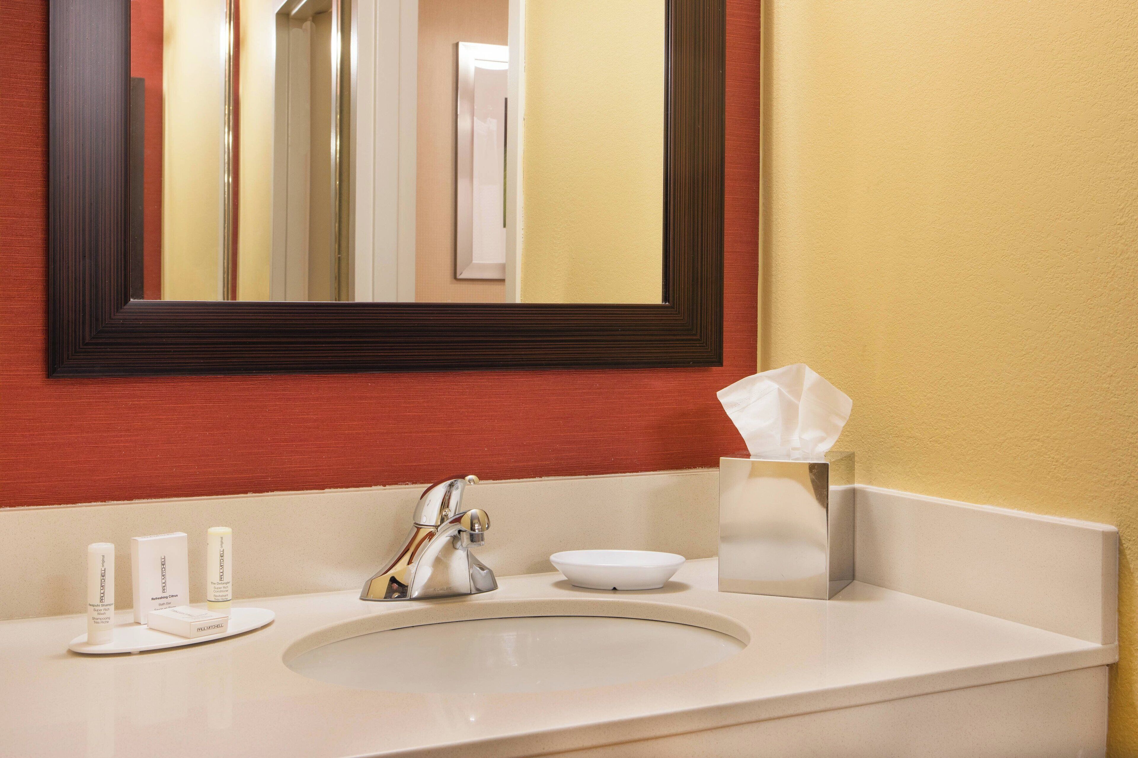 combined shower/bathtub, free toiletries, hair dryer, towels