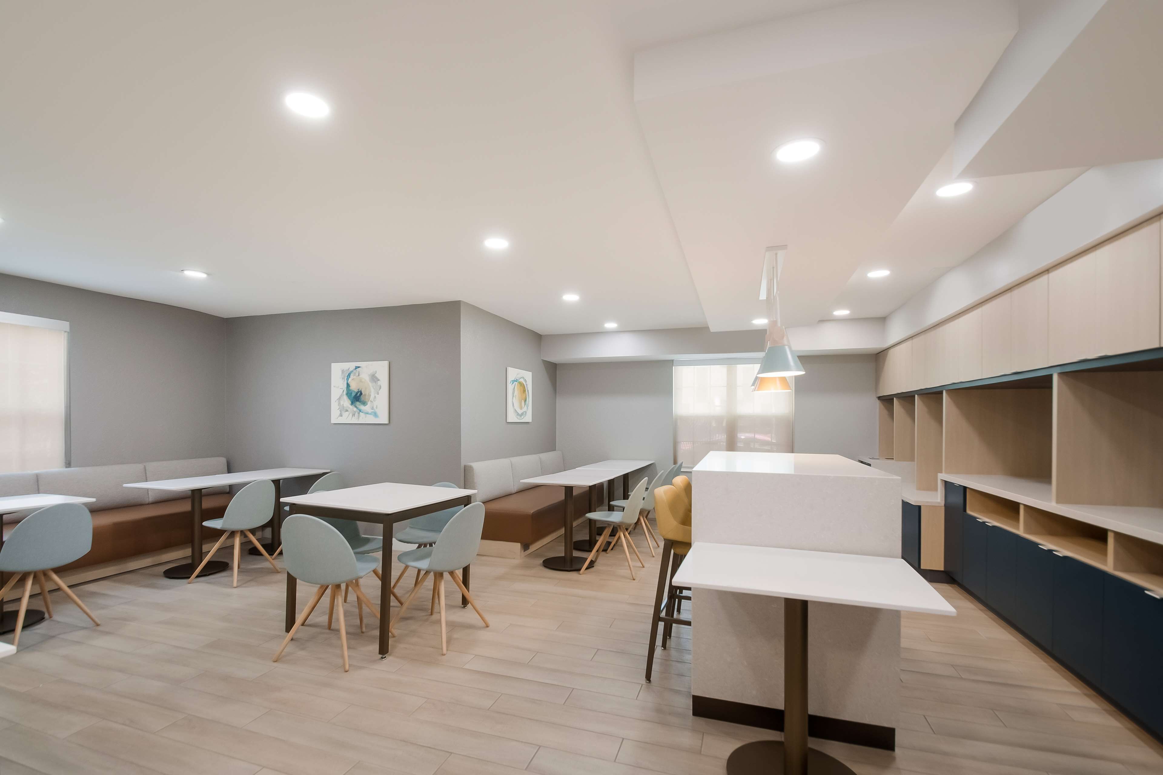 Photo - Sonesta Simply Suites Falls Church